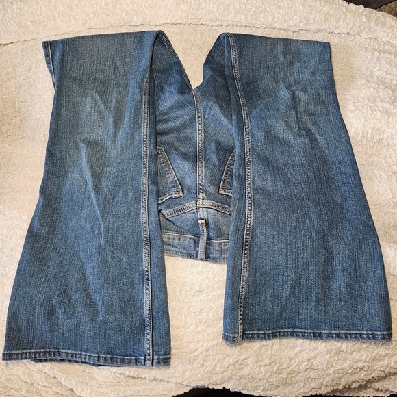 Abercrombie & Fitch Ultra High Rise Stretch Flare Jean size 8 - Picture 4 of 4